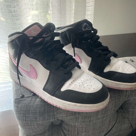Black And Pink Air Jordan’s - Picture 2 of 3